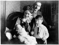 Albert Muret, sa femme et leurs enfants, Claire et Marc