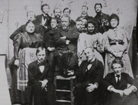 Vers 1898,  dans l’atelier d’Olivier-Merson. Au troisième rang, en 8 René Auberjonois, en 5 Albert Muret
